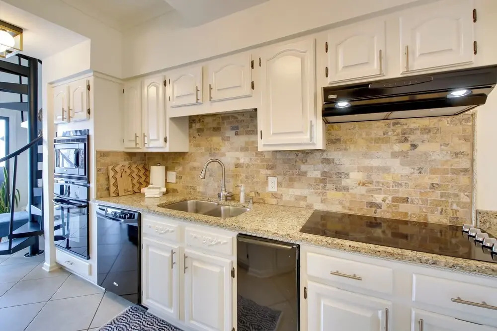 Million-dollar Views: Condo on Lake Hamilton!