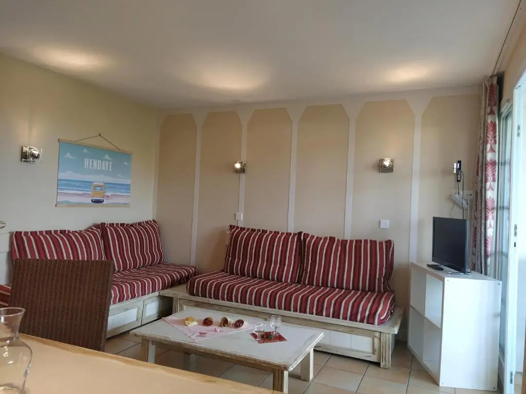 Lasaitasuna Urruñan T2 terrasse et piscine