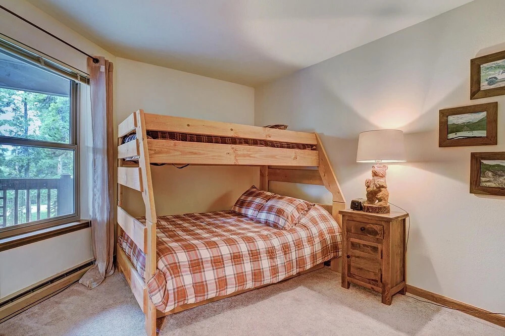 Tyra Summit A2A 3 Bedrooms 2 Bathrooms Condo