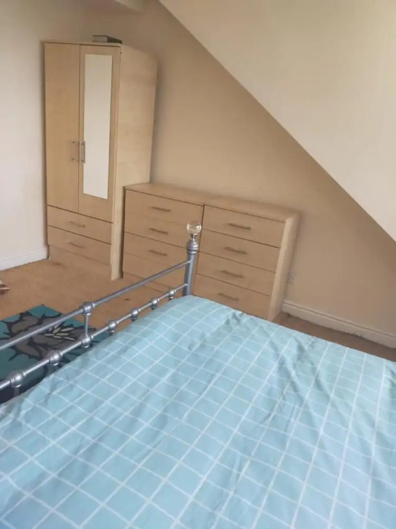 Paradise Apartment- Female Only