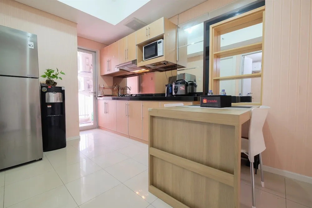 Modern and Classy 1BR Green Lake Sunter Apartment