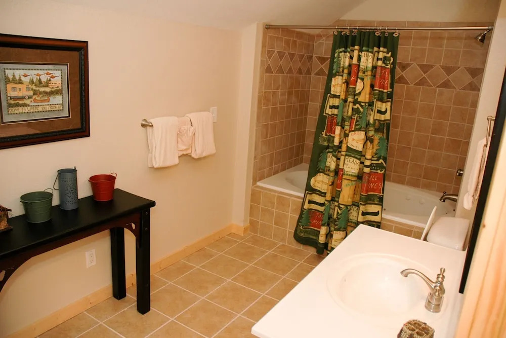 Brookstone Lodge - 6 Br Cabin