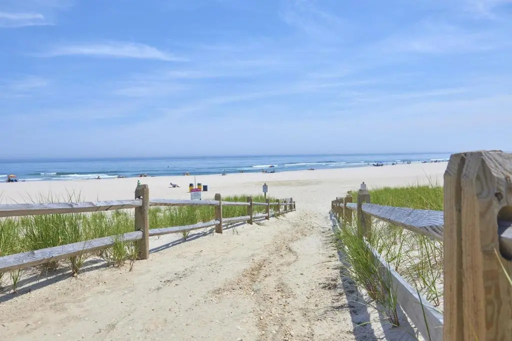 Drifting Sands Oceanfront Hotel