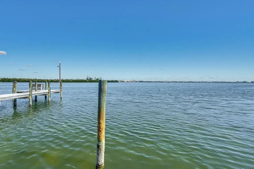 Little Gasparilla Home: Walk to Beaches
