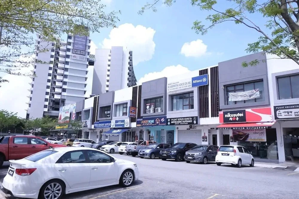 Suria Jelutong Cozy Studio by BeeStay