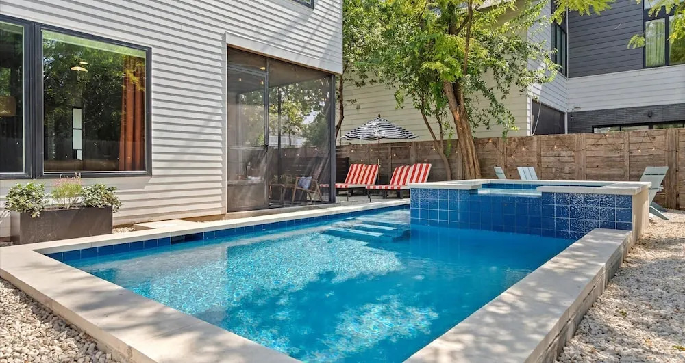 Group Home Pool Hot Tub Fire Pit Near Downtown