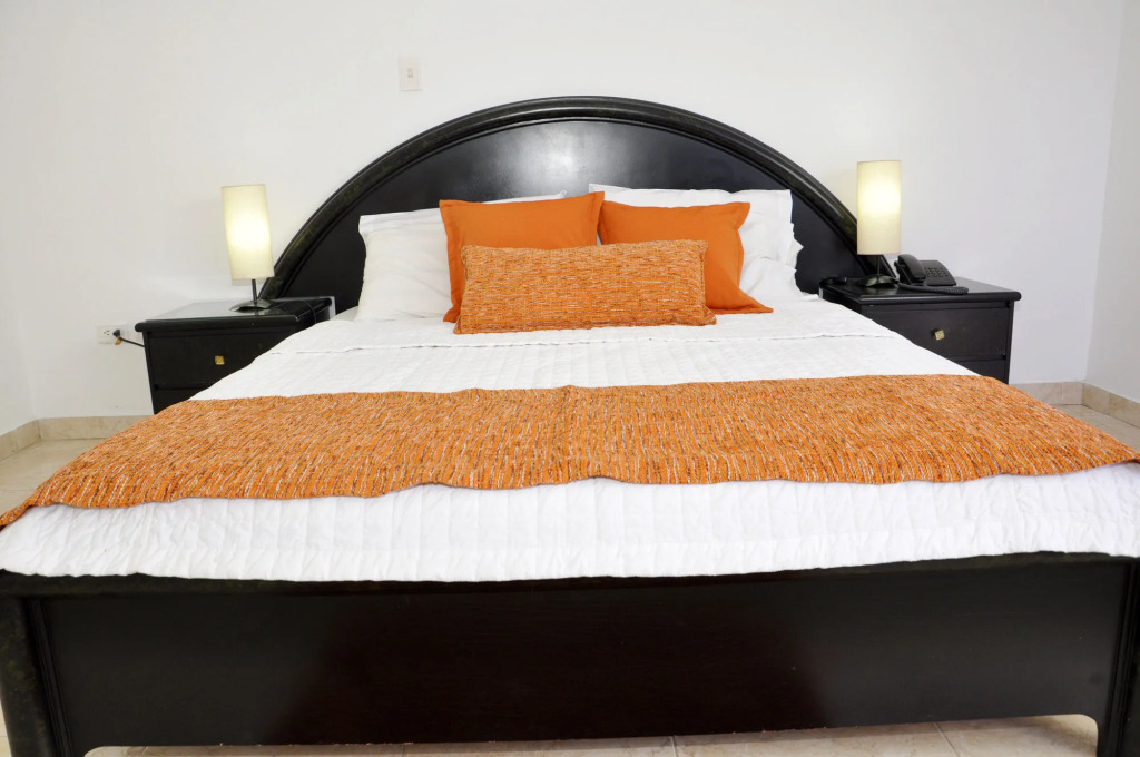 Отель Axis Inn by GEH Suites