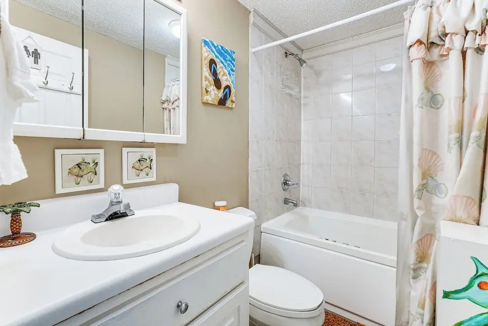Cozy PCB Cottage ~ 1 Block to Beach!