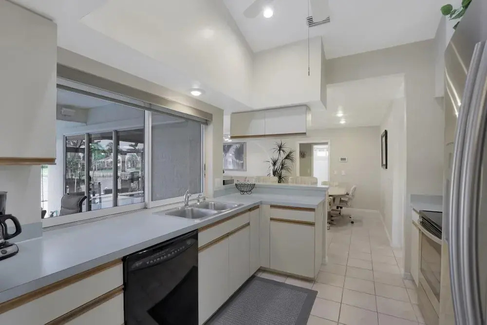 316 Edgewater Court