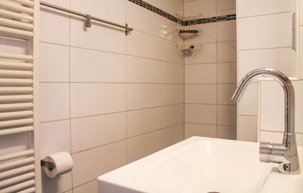 Awesome Home in Bruinisse With 3 Bedrooms and Wifi