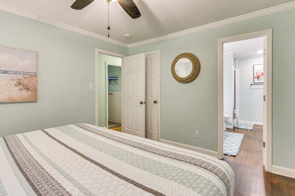 5 Mi to Historic Dtwn Beaufort: Family Gem w/ Yard