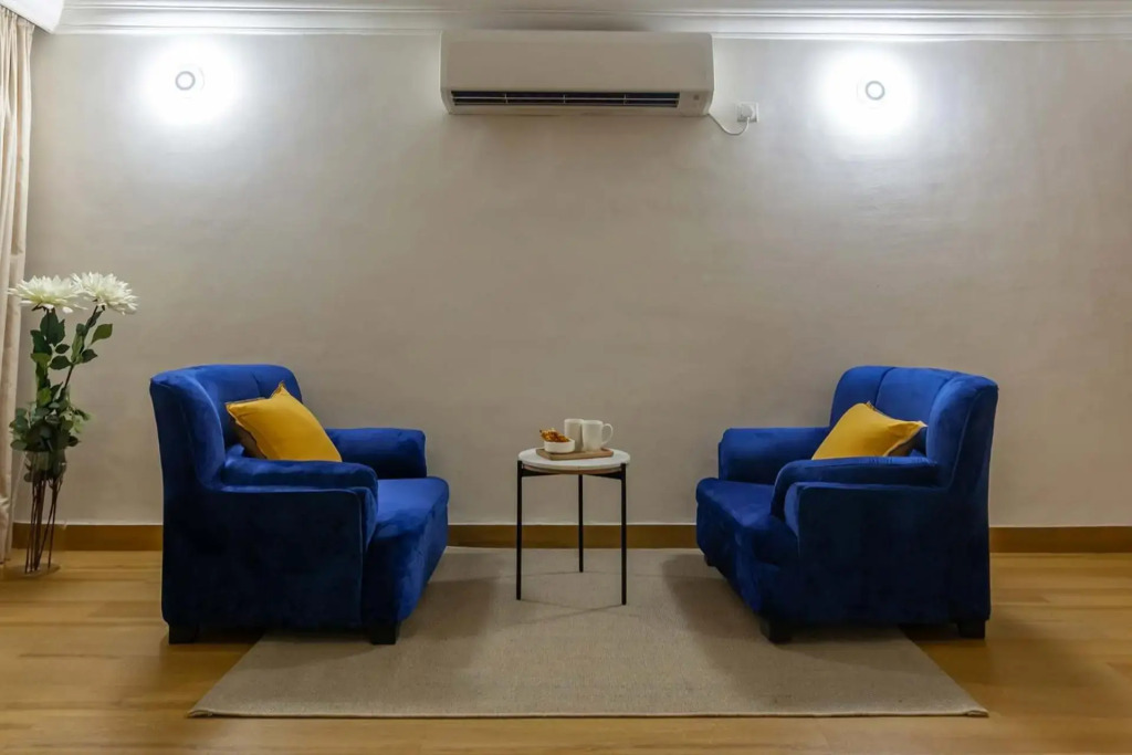 StayVistas V Square - Enjoy a pool and indoor games for a leisurely stay