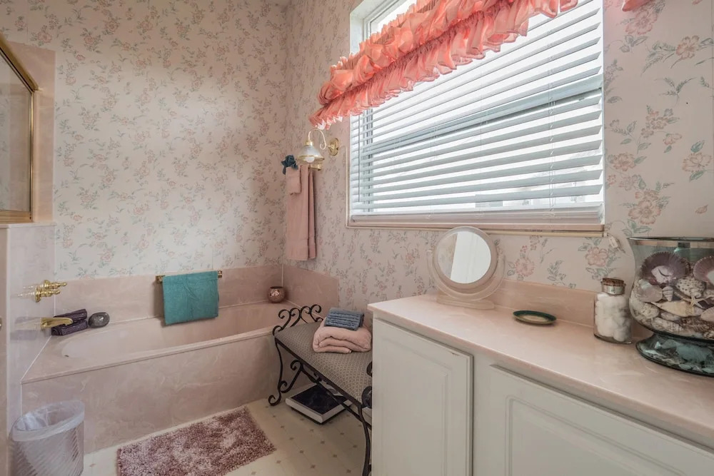 Lopez Lane 1302 by White Pelican VR
