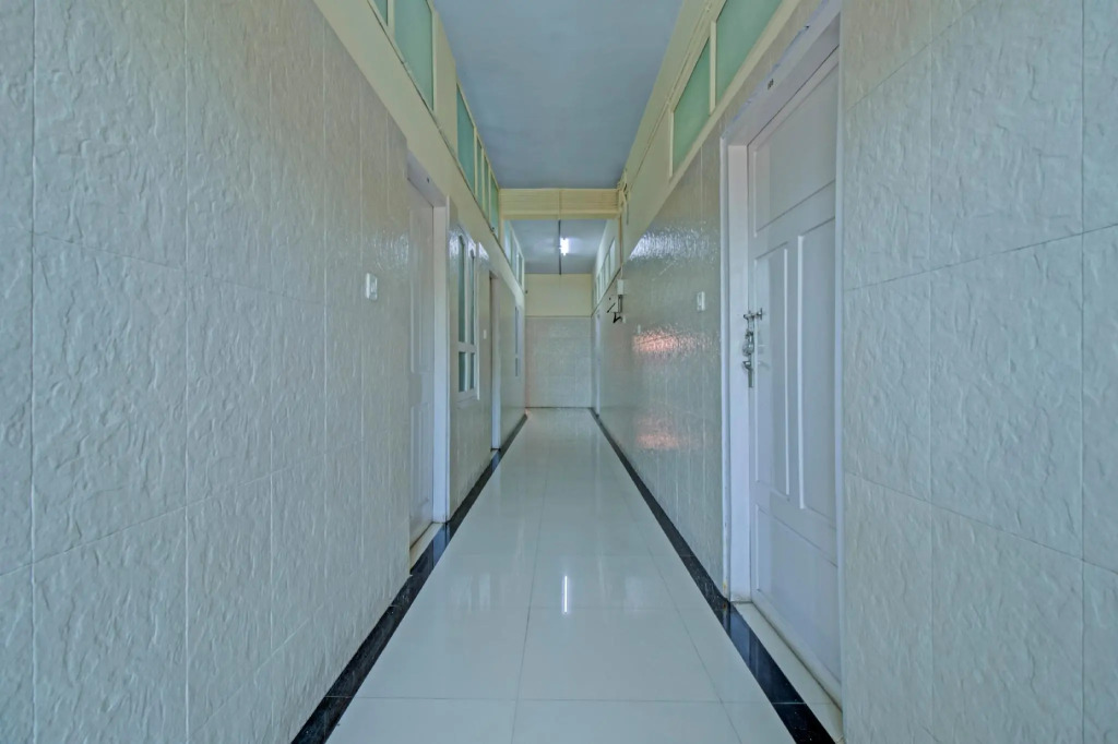 SPOT ON 76293 J P Tourist Home