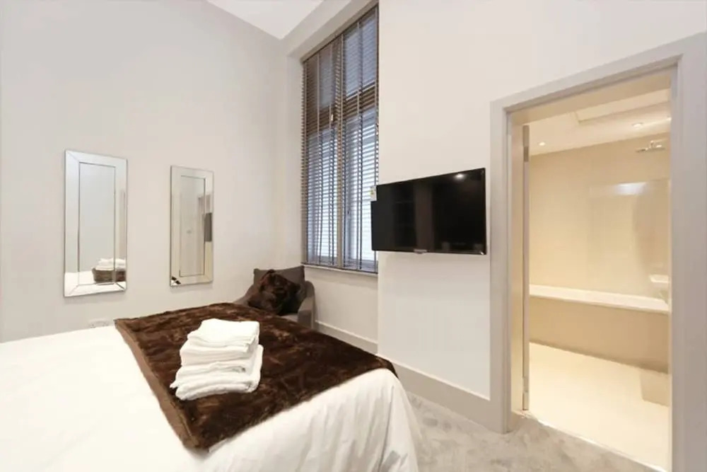 Modern 2 Bedroom Kensington Home