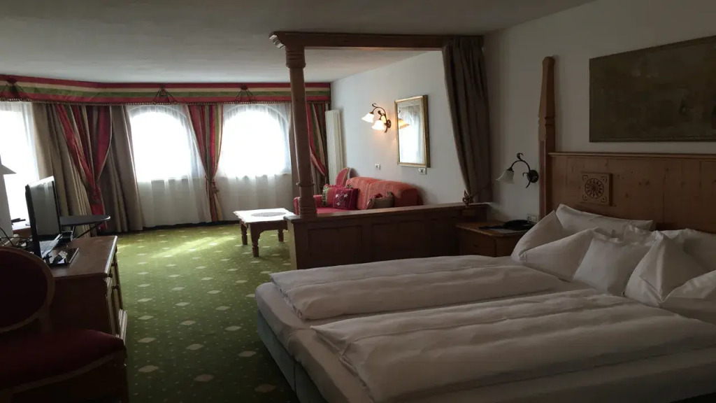 Hotel Table