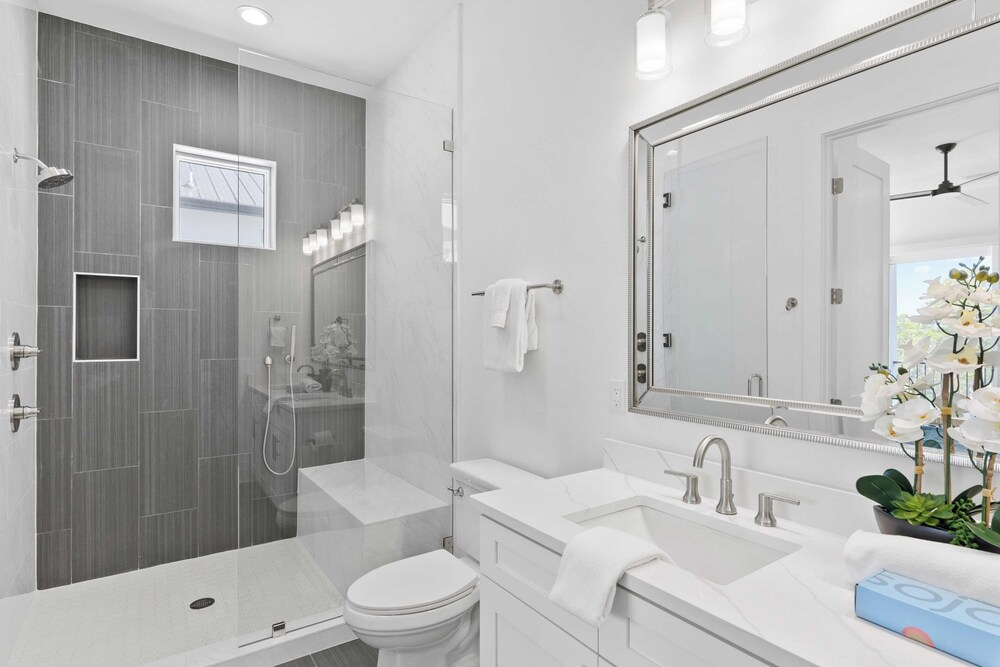 30A Salt & Solace Pool, Golf Cart, Hot Tub + Outdoor Kitchen