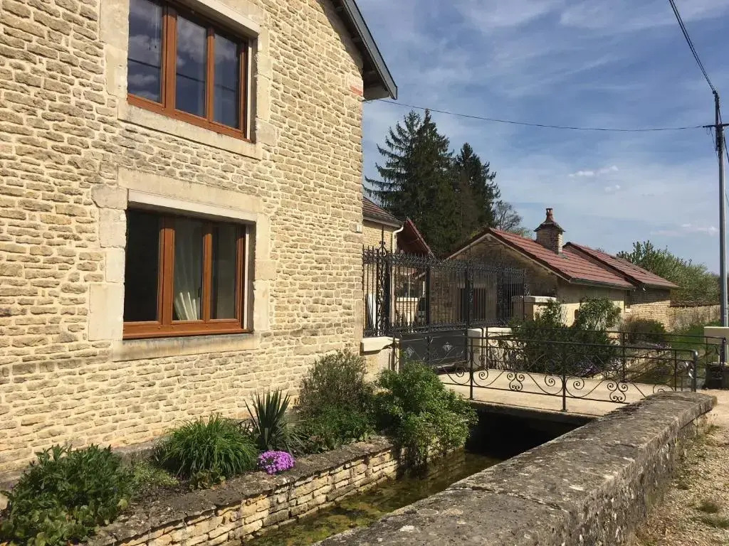 Au Bord de La Dhuy