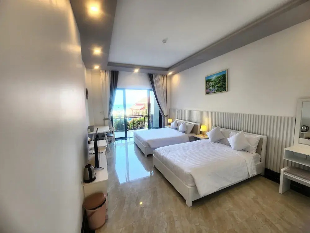 Sunny Shore Resort
