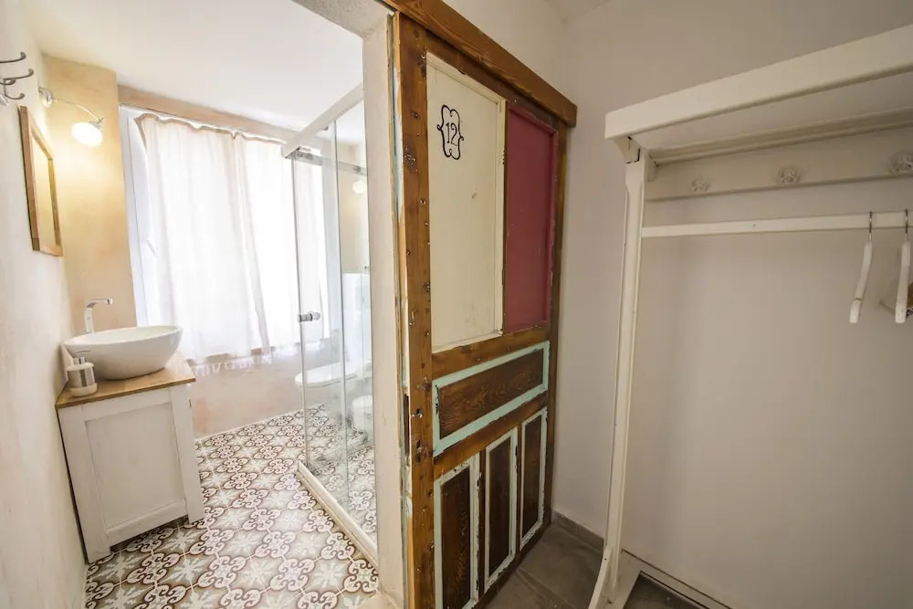 Kuytu Bed & Breakfast