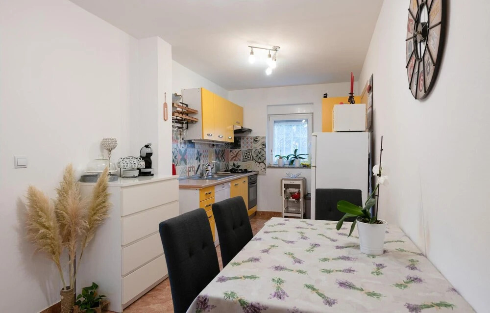 Cozy Home In Marcana With Wifi