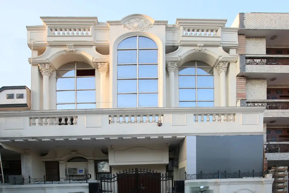 OYO 38417 Silver Villa