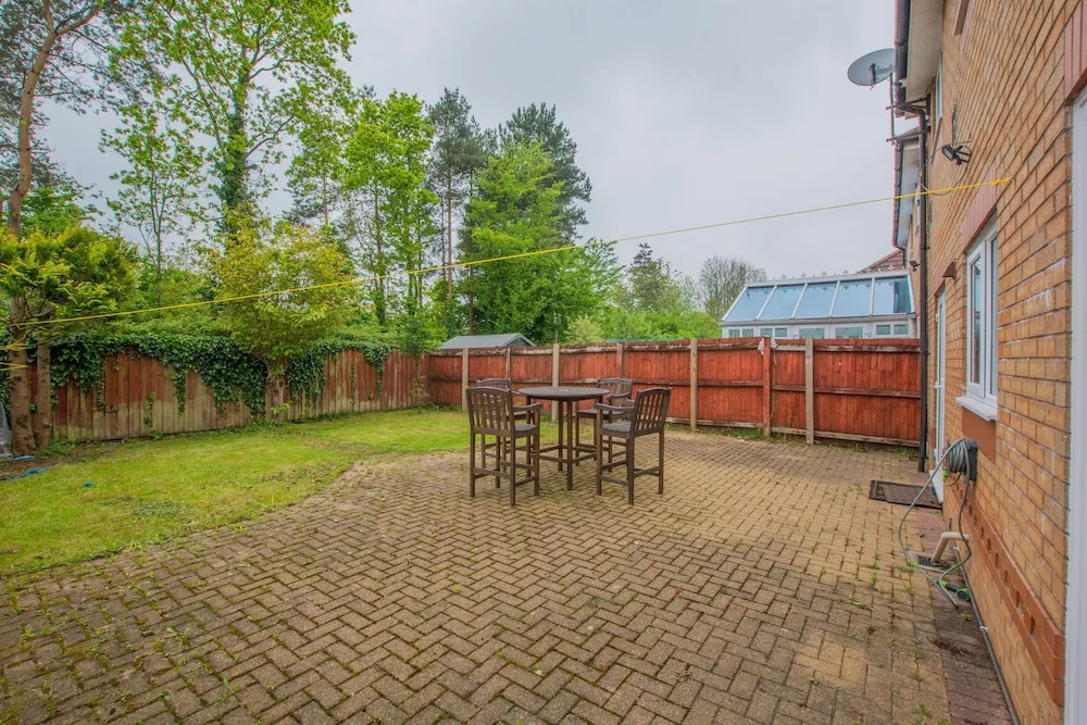 Modern 4 Bedroom Detached House in Cardiff
