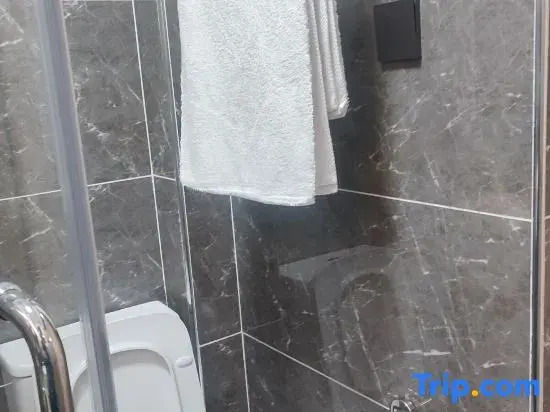 Skyview 3Br all ensuite3balconies Netfix Gym