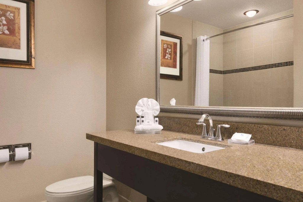 Country Inn & Suites by Radisson, Tampa Airport North, FL