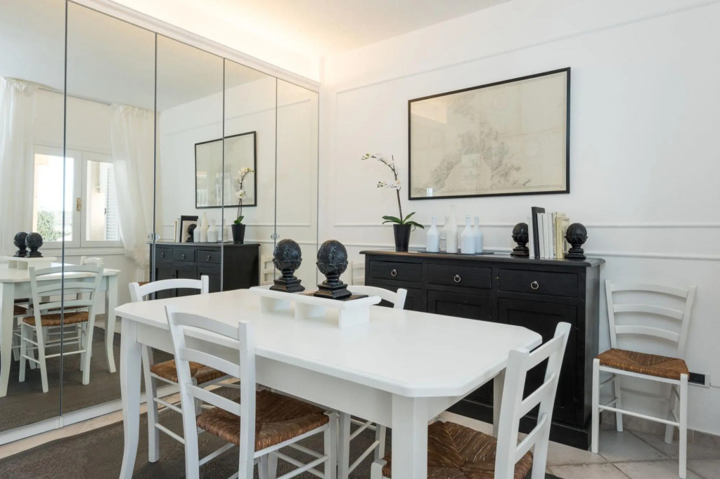 Elegant apartment is consisting of two comfortable double bedrooms (one double and one with 2 single-S'ABBA 22