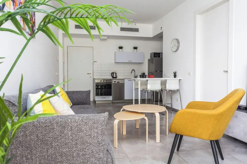 Modern Apartment Walking from the beach