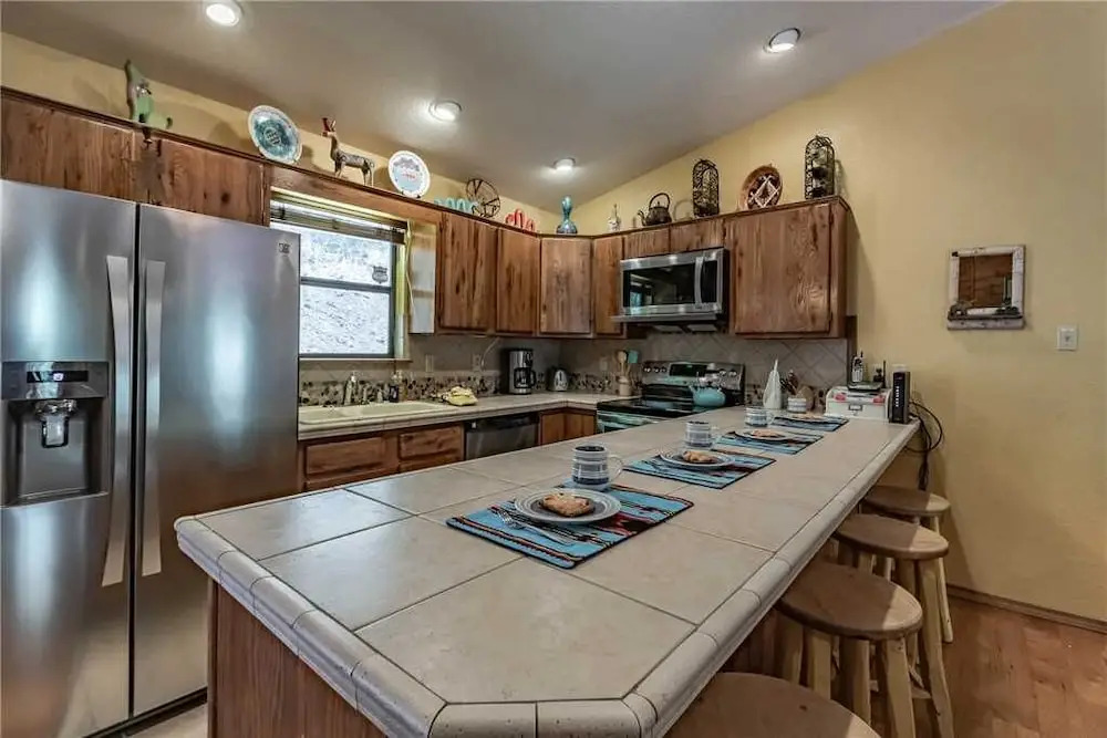 Fort Getaway - Three Bedroom Cabin with Hot Tub
