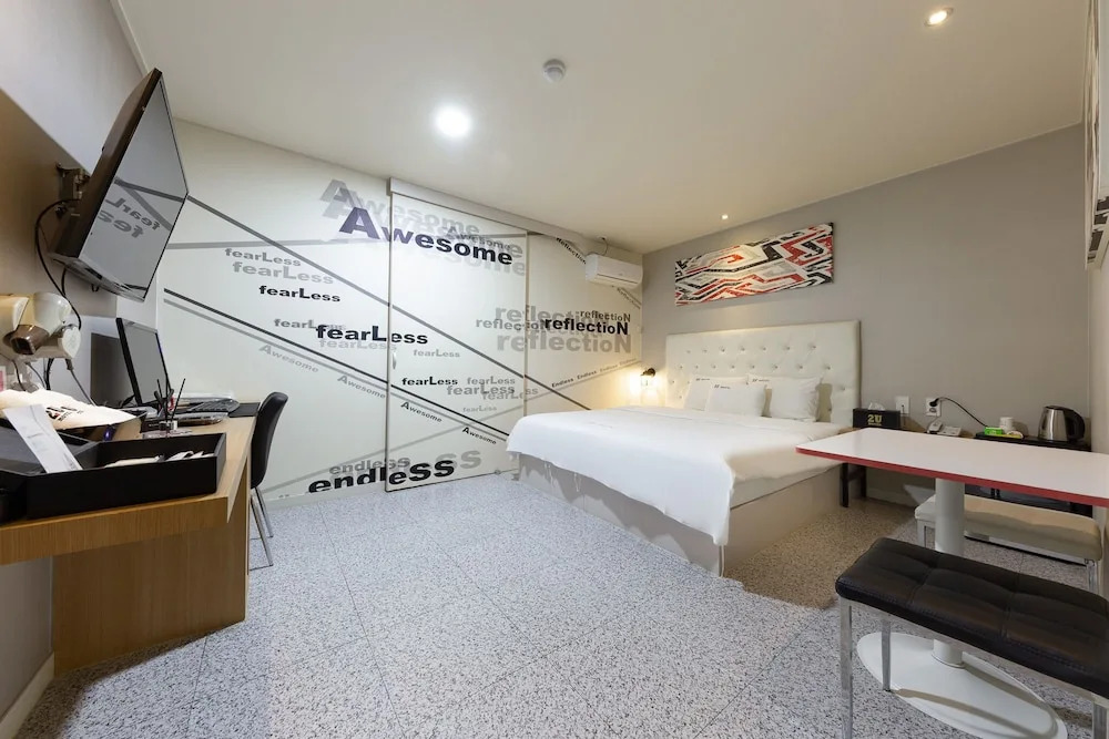 2U Motel