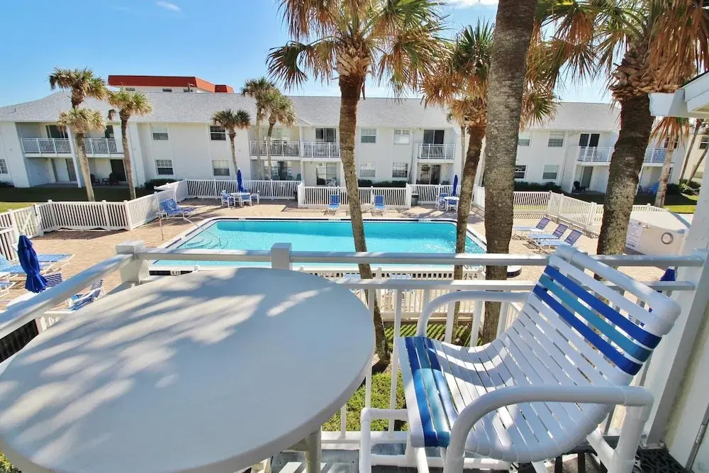 Colony Beach Club 233
