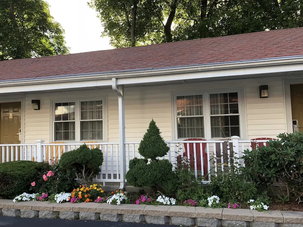 Chisholms Motor Inn