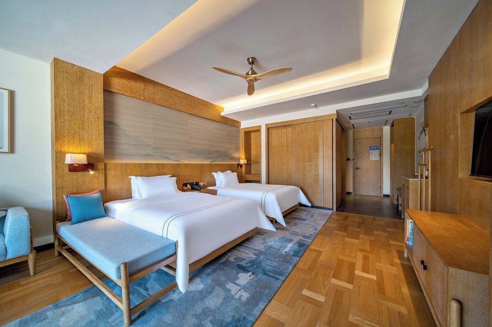 Yangshuo Fadai overhanging hot spring light luxury hotel