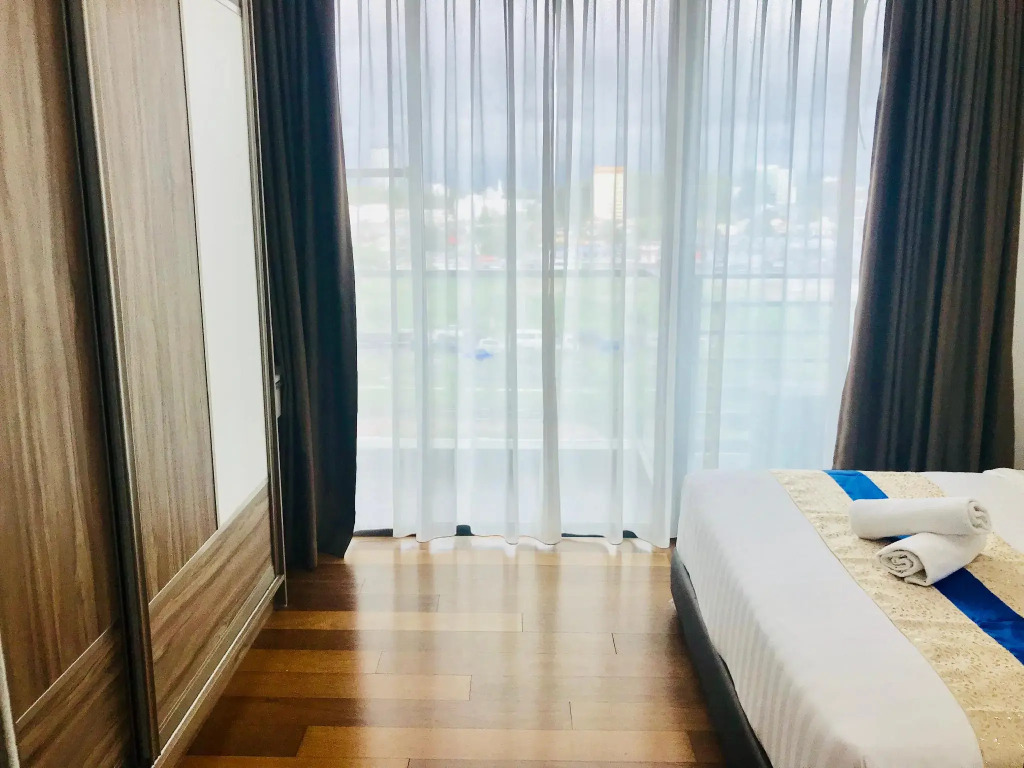 Sunset Seaview Vacation Condos @ IMAGO Shopping Mall