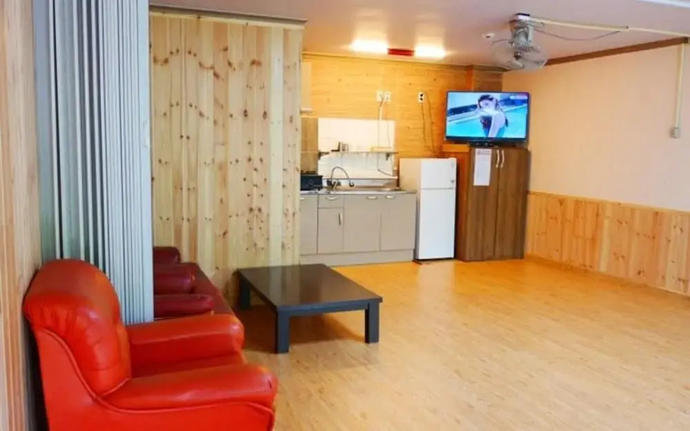 Yeongwol Riverside White House Pension