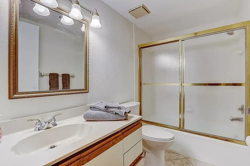 Buttonwood Bliss 2 Bedroom Condo by RedAwning