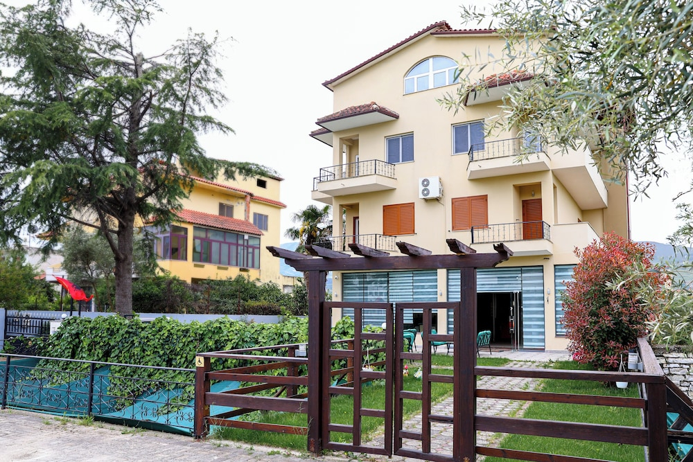 Opus Hotel