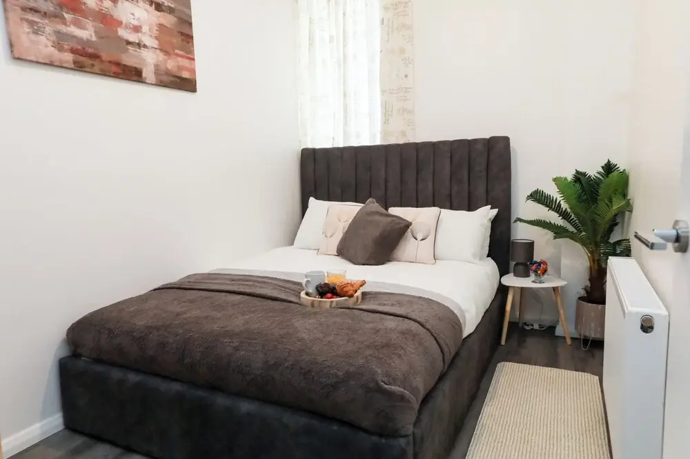 Victoria Road Apartment in Stoke