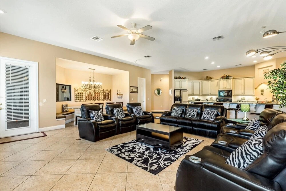 Stunning Large 7 bed Home With Private Pool, Spa, Balcony, Cinema Room, Fitness Suite and Able to see the Disney Fireworks - 467