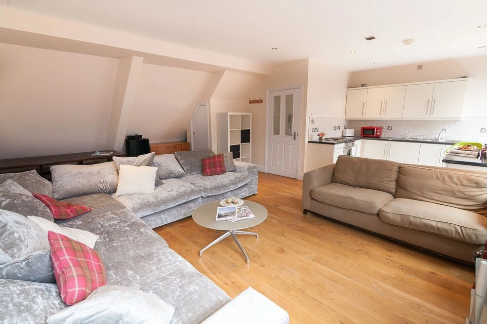 Luxury 3BR Penthouse Suite with Rooftop Terrace