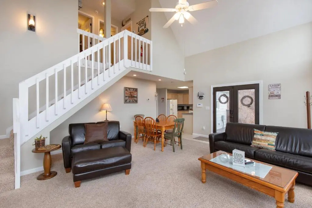Kickback Kabin, 3 Bedrooms, Deck, Hot Tub, Pool Access, Sleeps 6