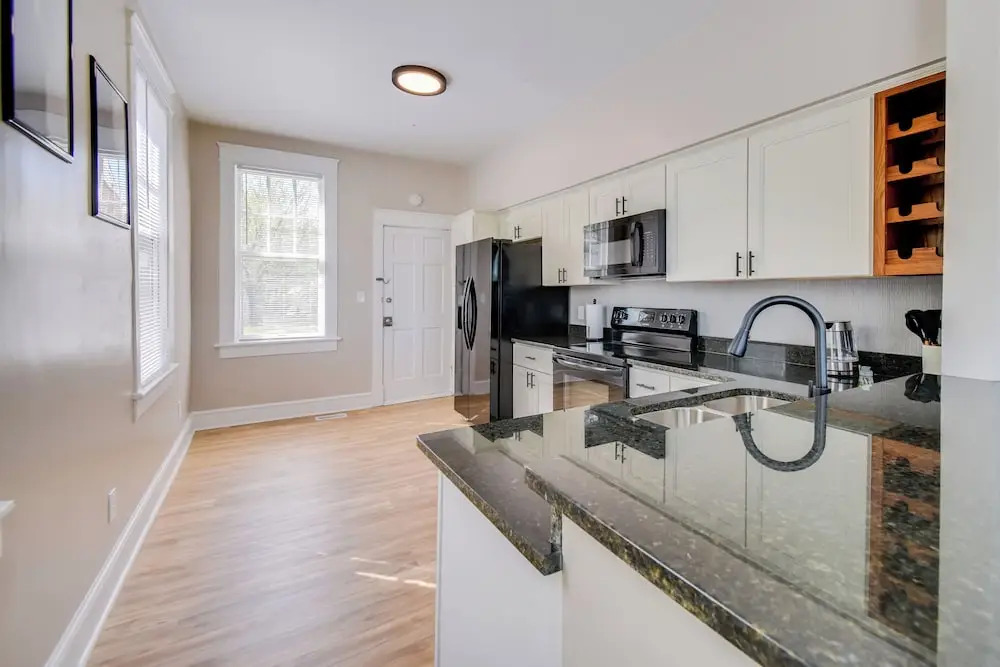 Waterfront Portsmouth Apt: 1/2 Mi to Dtwn & Ferry