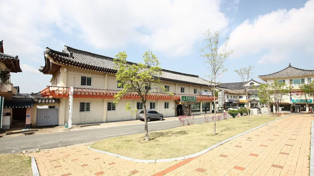 Park Youth Hostel & Guesthouse