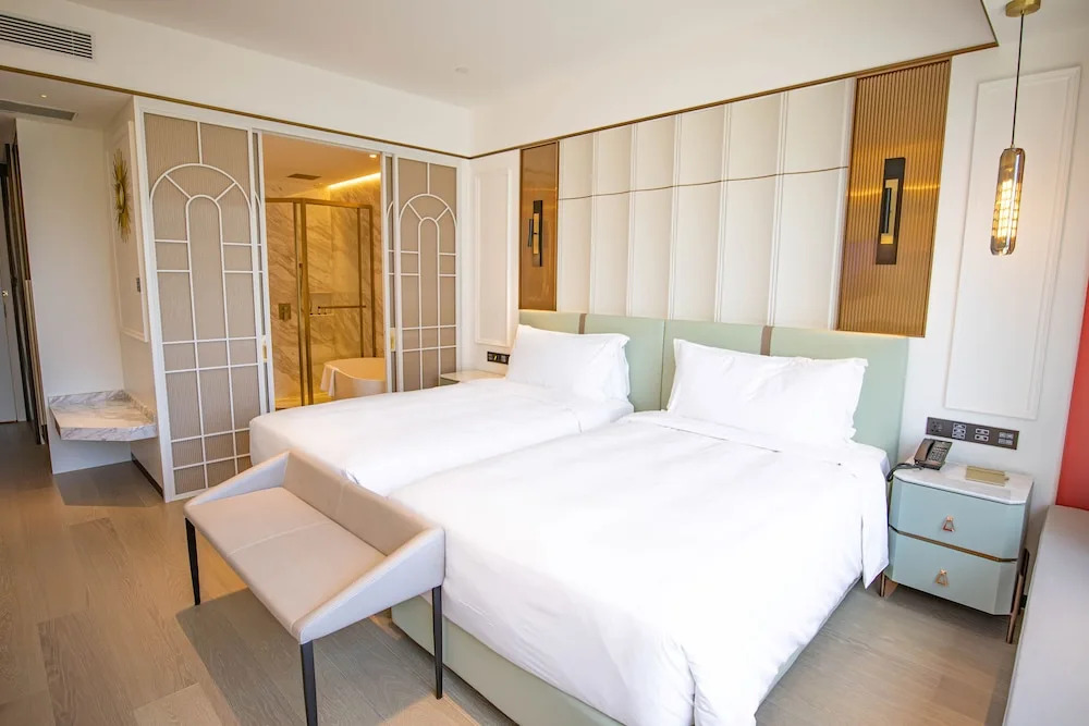 Yoho Resorts World Hotel