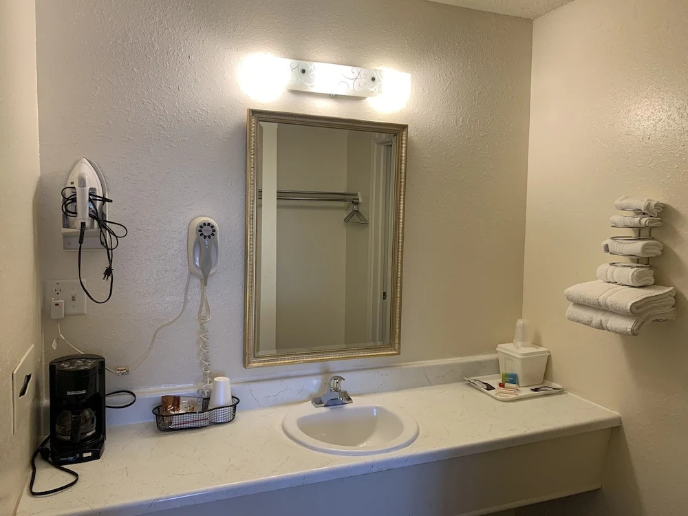 Economy Inn