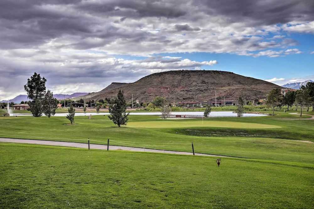 St. George Townhome w/ Patio - Near Natl Parks