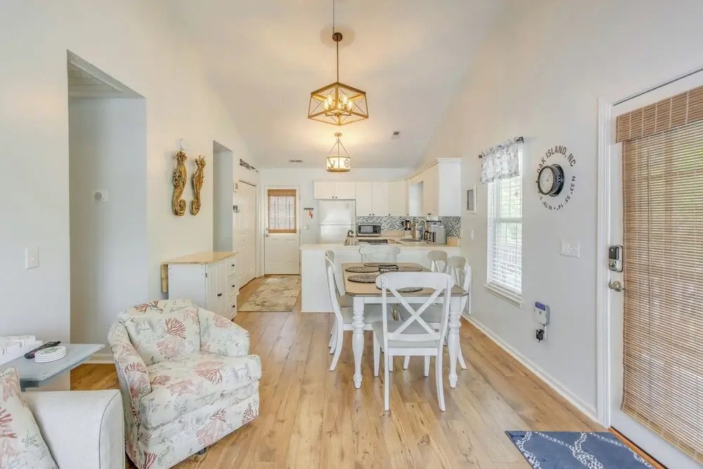 Charming Oak Island Home 1 Mi to Beach!